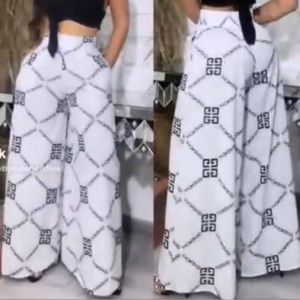 Stretchy pants very cute